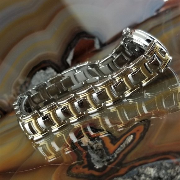 New Vintage Women\'s GRUEN Gold & Silver Designer Style Bracelet Watch Easy Read